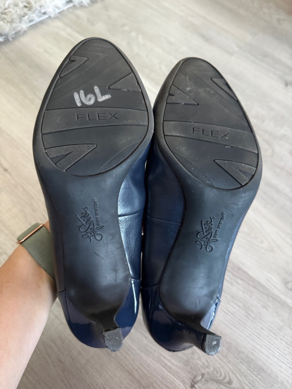 Life Stride Navy Faux Leather Mid Heel Pumps Size 9 - Picture 9 of 12